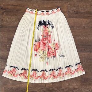 Pleated Floral A-Line Skirt in Cream and Pink